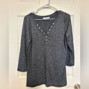 4/$20 Ricki’s Heather grey soft lightweight 3/4 V-neck sweater- size M